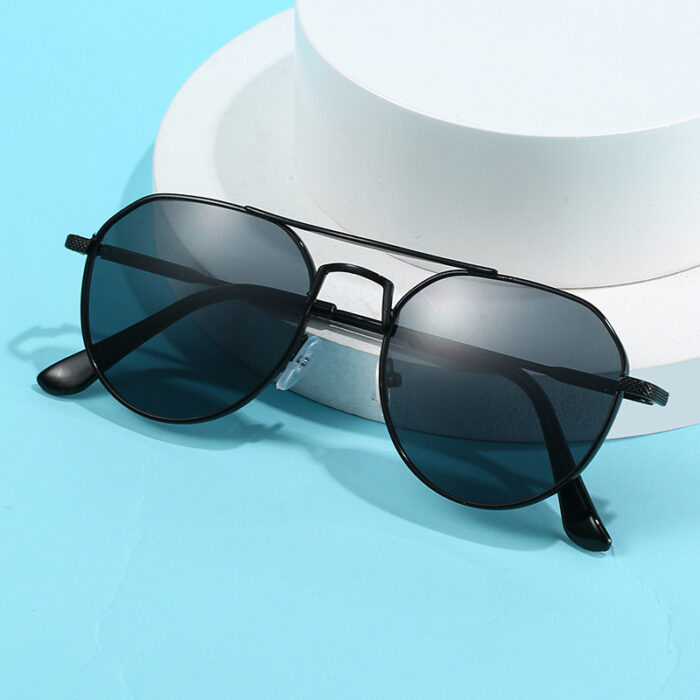 European And American Fashion Retro Metal UV Sun Glasses - Image 1