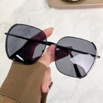 Men's And Women's Fashionable UV Protection And Slimming Sun Glasses - Image 6